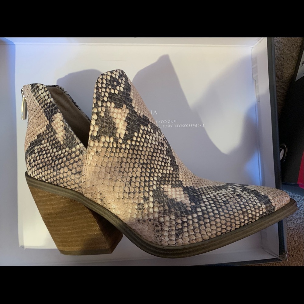 Vince Camuto Gigietta Booties